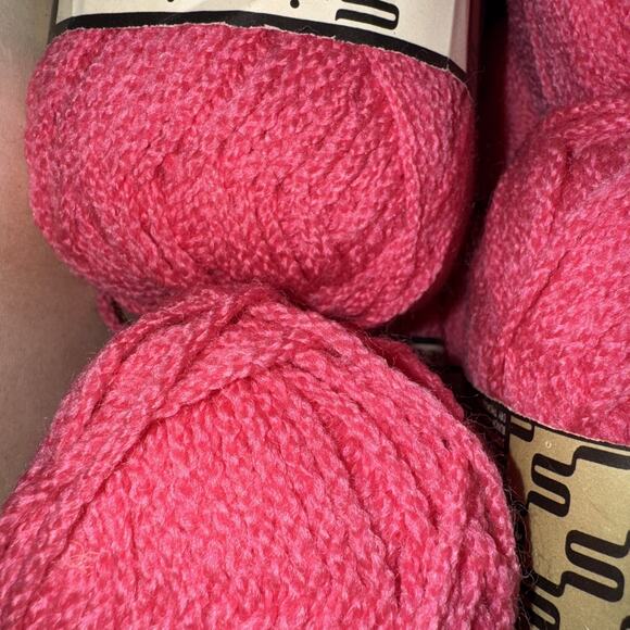 Spinnerin Versatile Made In France Lot of 21 Skeins 40 Grams Rose 1847 NEW - Picture 7 of 8